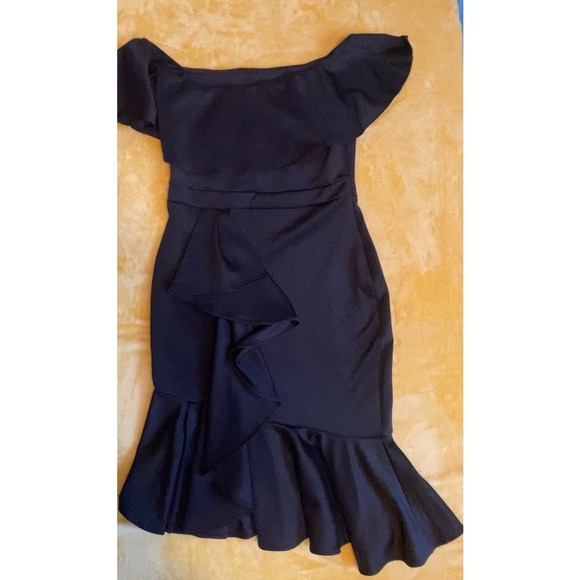 Off the Shoulder Ruffled Dress- Size Large - Picture 5 of 8